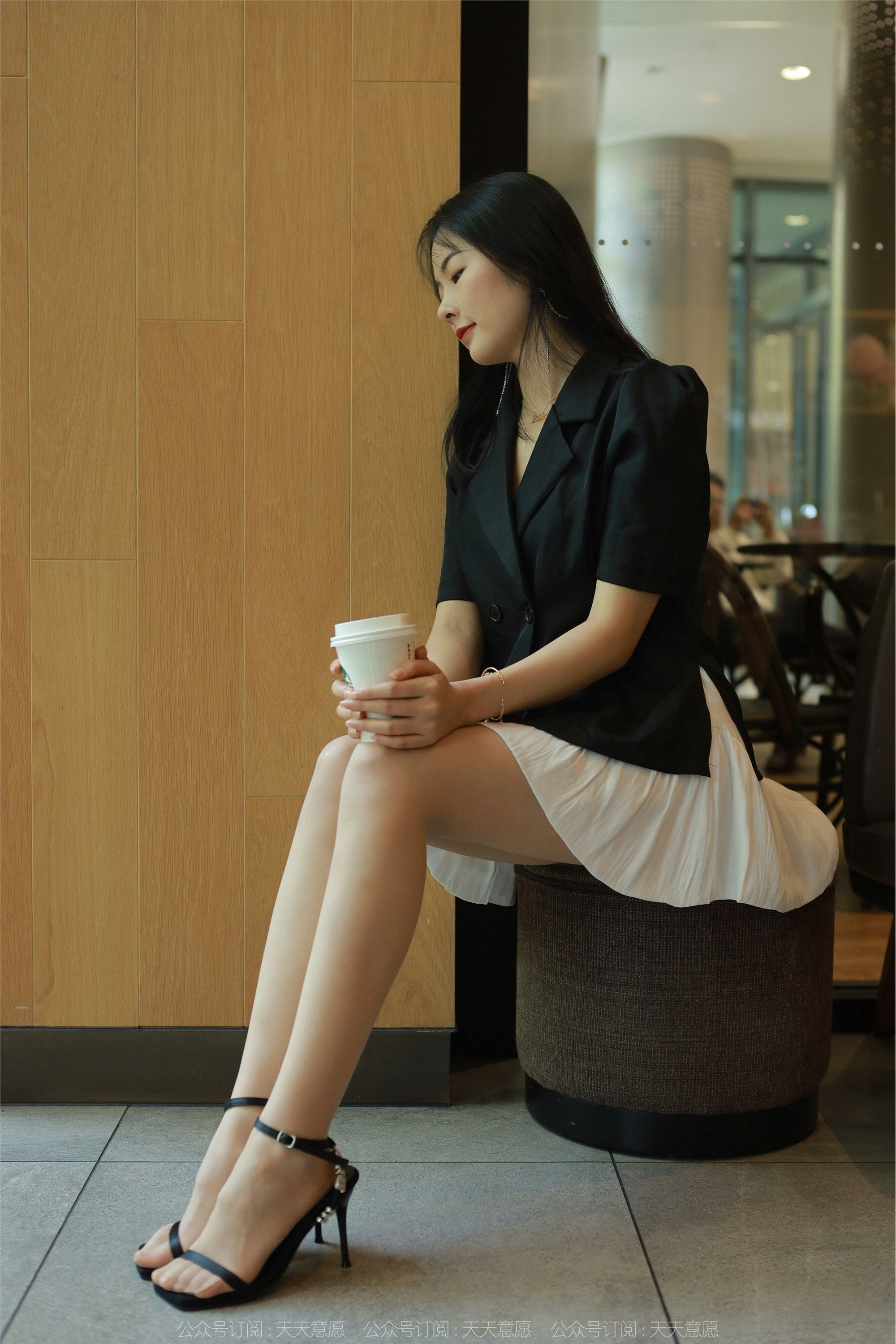 IESS异思趣向  2022.05.06 丝享家 1080：小金《简约黑色凉鞋》